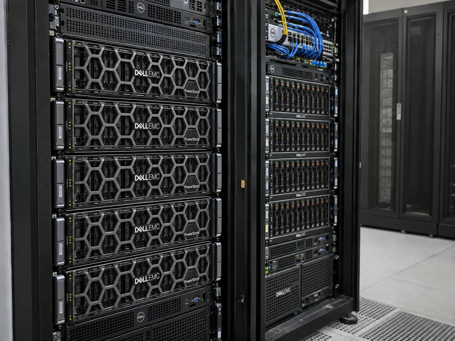 Enterprise storage arrays with removable disk drive bays