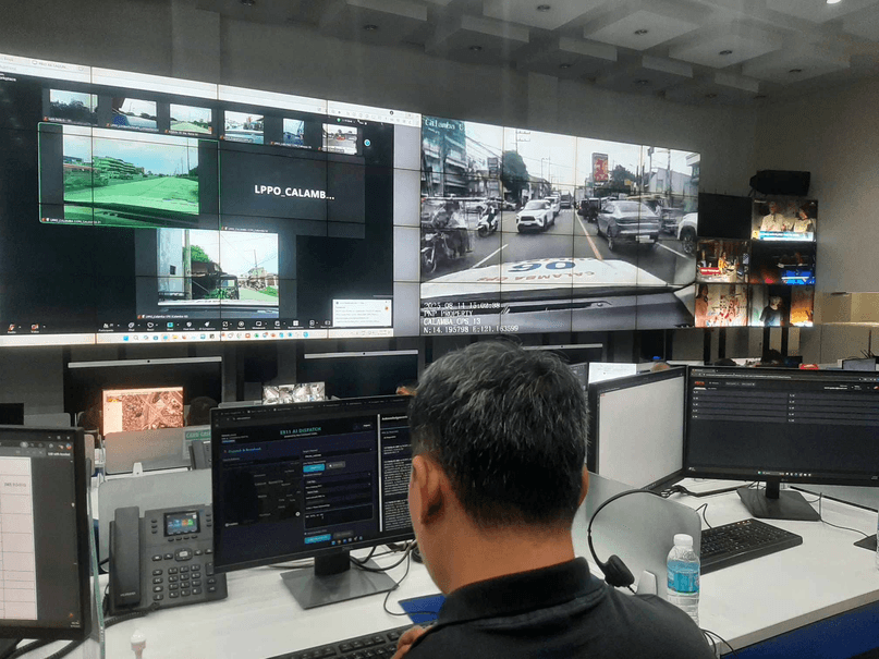 Operations workstation and video wall from Hypernet’s company profile